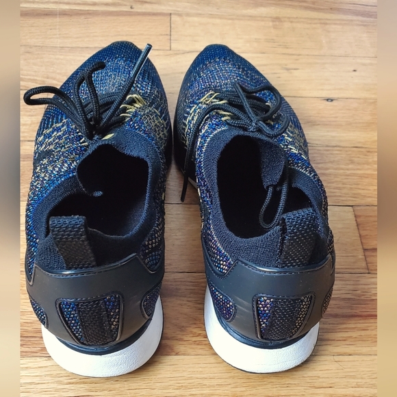 Nike women's running sneakers. Black with multi-colored threading. Size 8 - Picture 4 of 8